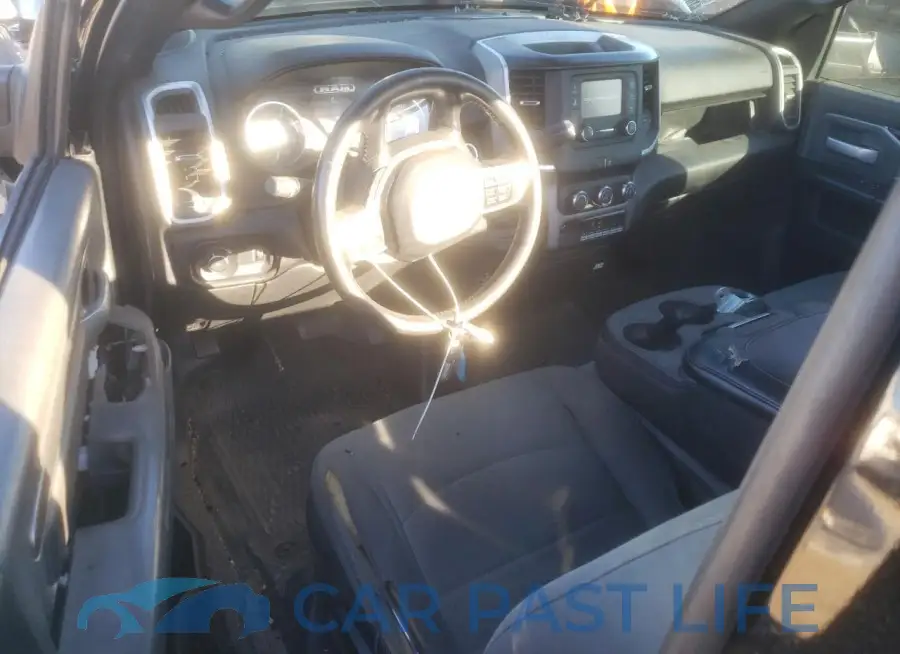 3C7WRKAL9MG640121# 8