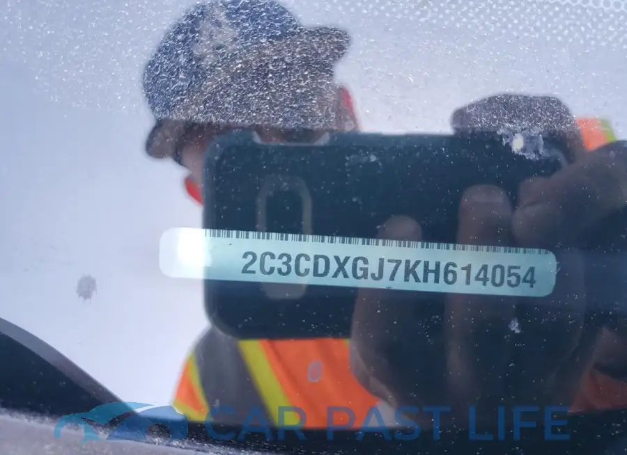 2C3CDXGJ7KH614054# 13