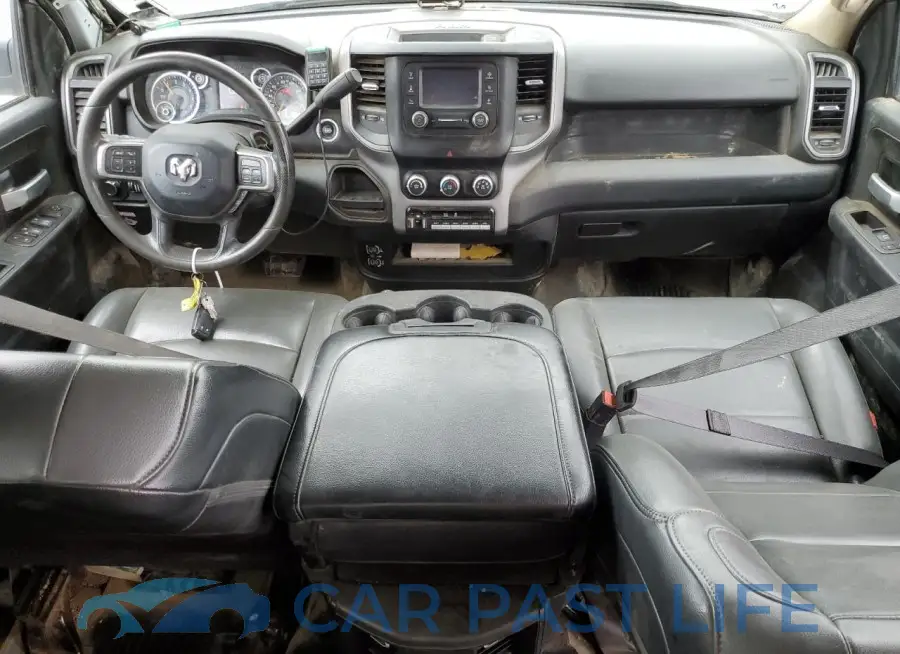 3C7WRNFJ8KG646532# 8