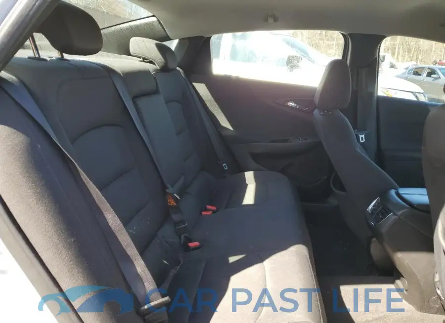 1G1ZD5ST1JF121868# 10