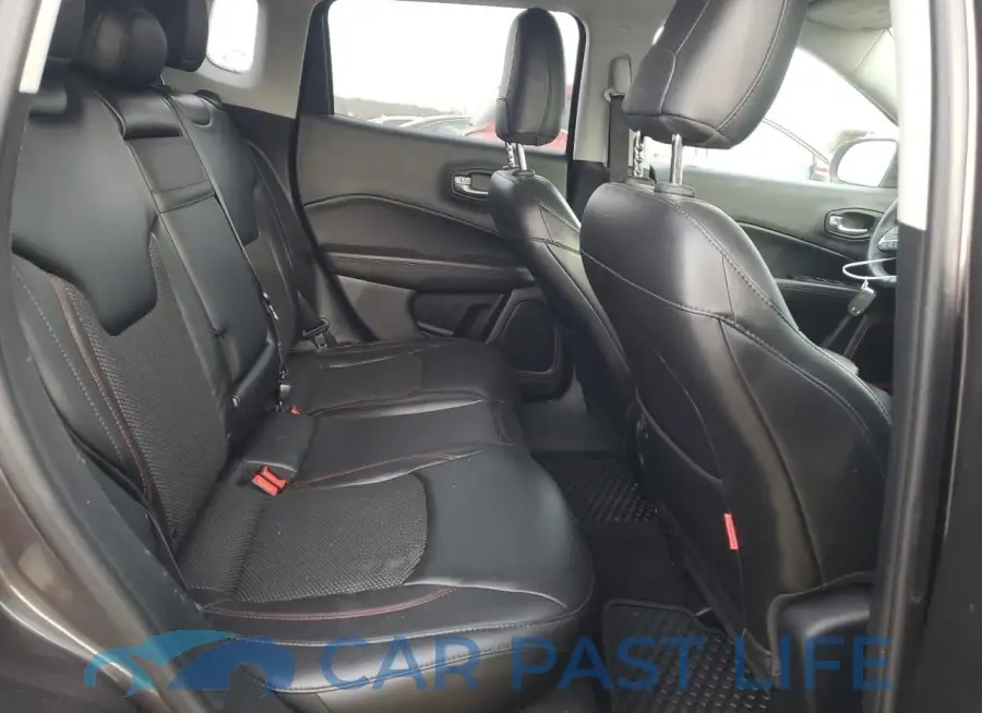 3C4NJDDB7JT441568# 10