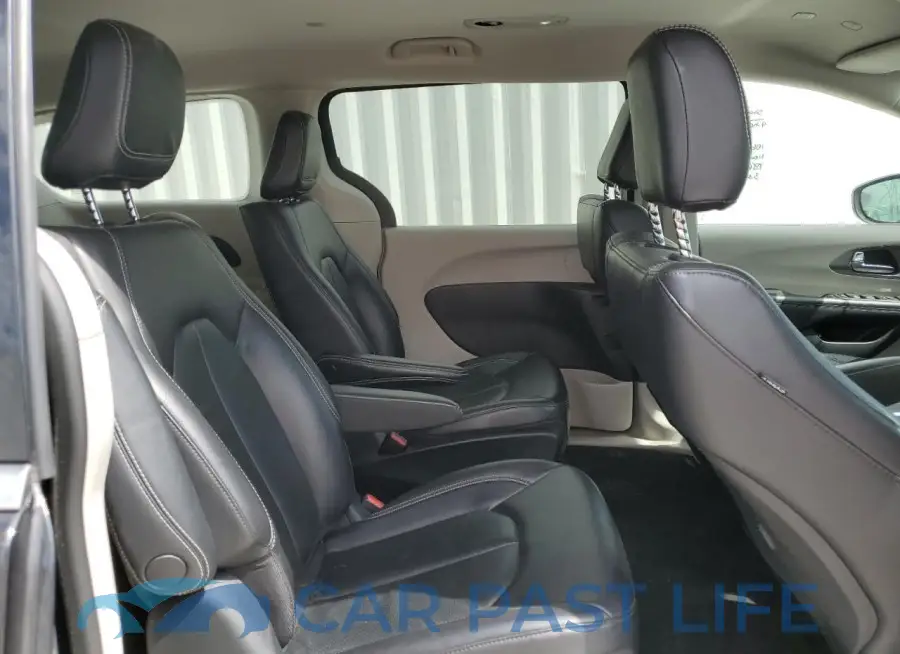 2C4RC1L72NR196064# 11
