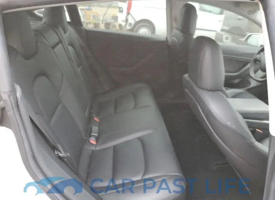 5YJ3E1EAXKF401484# 10