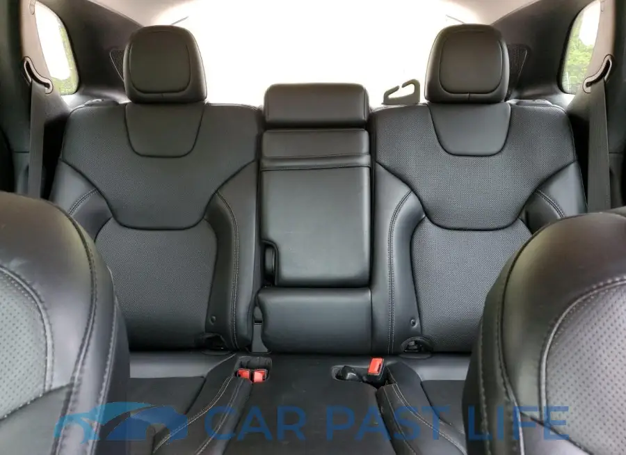 1C4PJMDXXKD377800# 10