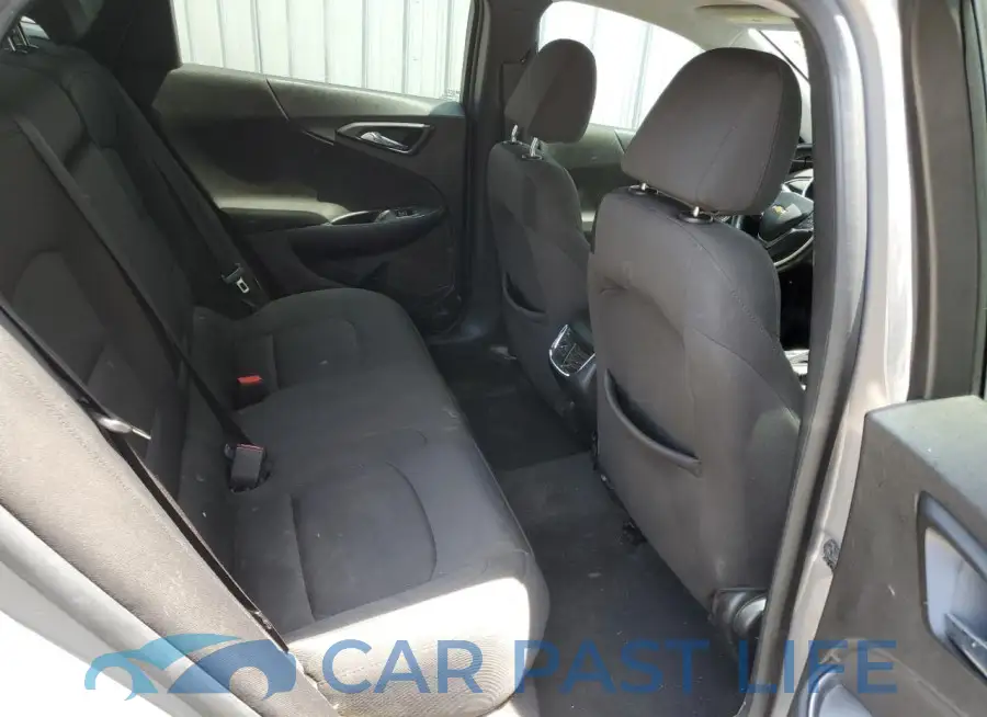 1G1ZD5ST8JF145472# 10