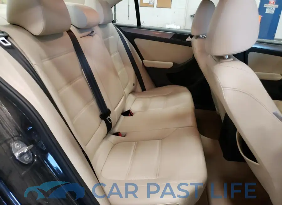 3VW3A7AJ4FM232405# 10