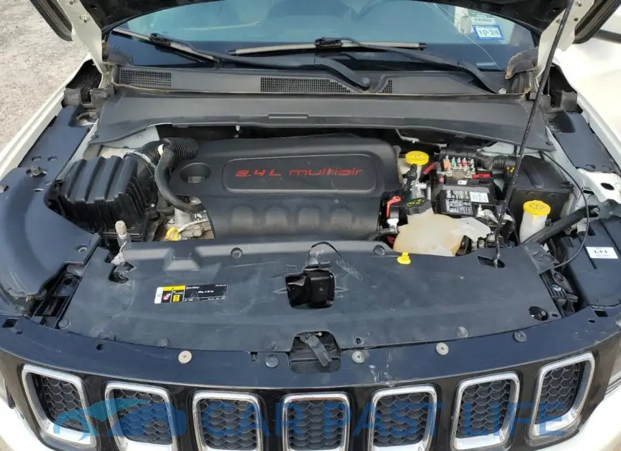 3C4NJCBB2JT137223# 12