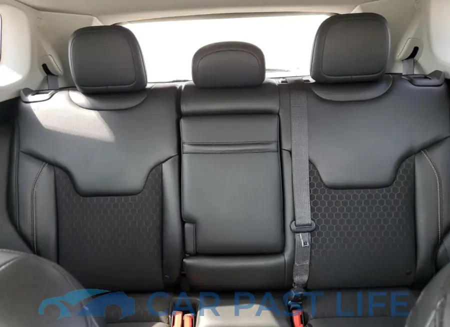 3C4NJCBB1JT308737# 10