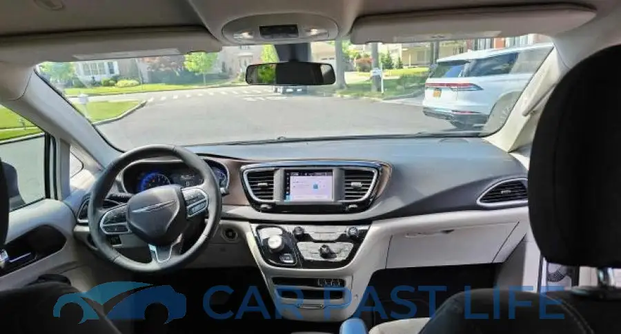2C4RC1CG8NR203552# 9