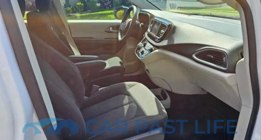 2C4RC1CG8NR203552# 5