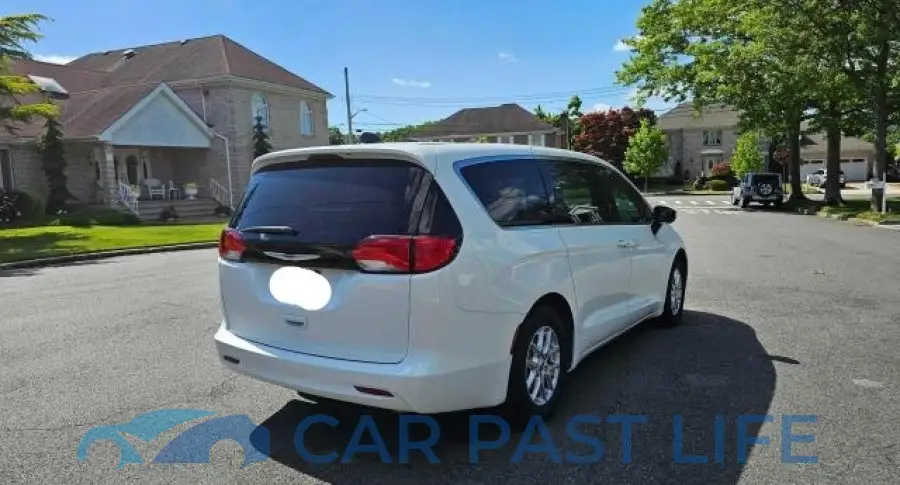 2C4RC1CG8NR203552# 4