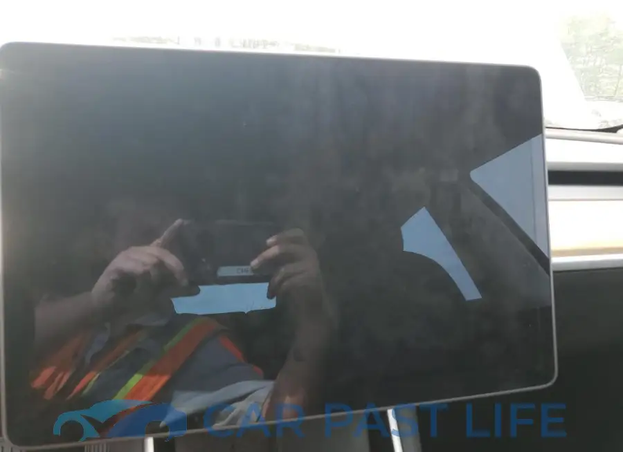 5YJ3E1EB8KF511569# 9