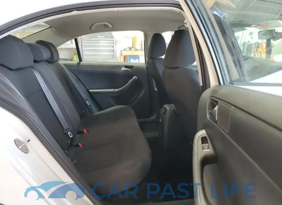 3VW2K7AJ8FM347033# 10