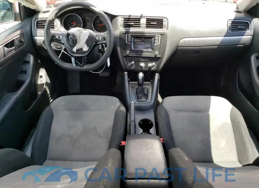 3VW2B7AJ8HM263975# 8