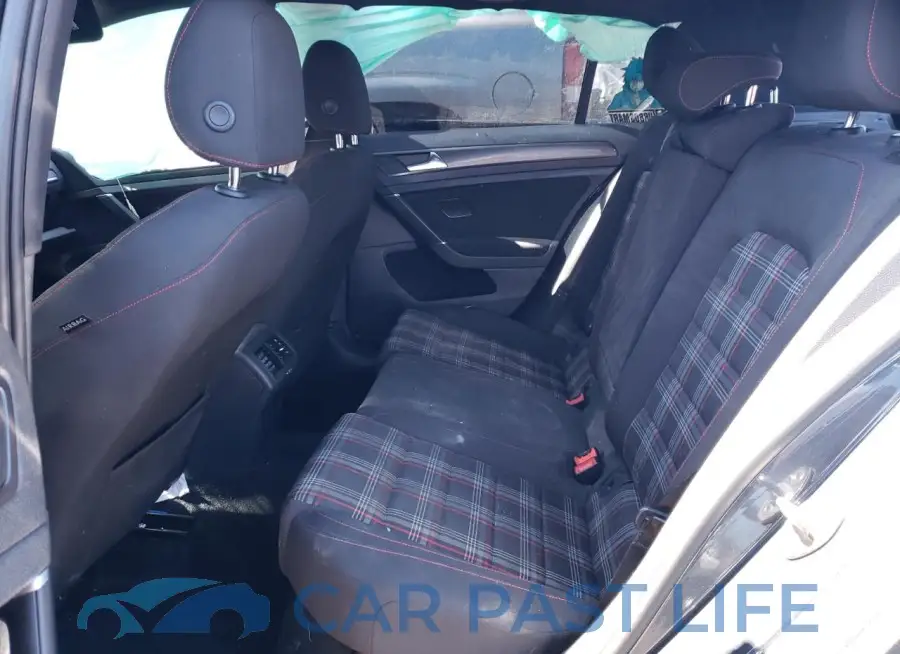 3VW5T7AU8LM006490# 10