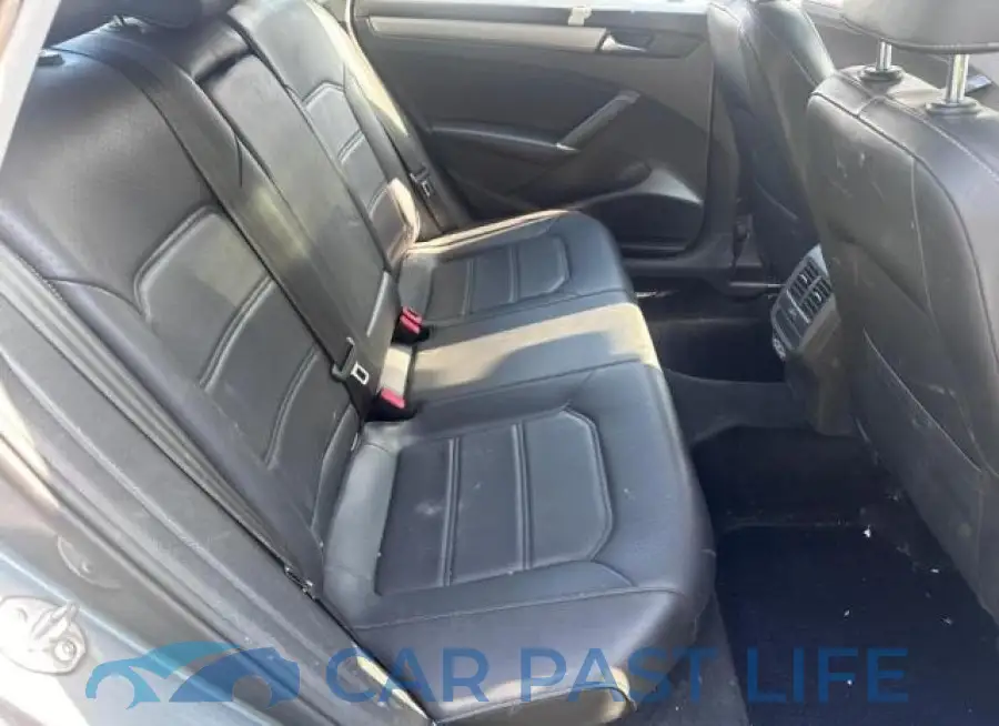1VWWA7A33LC006190# 6