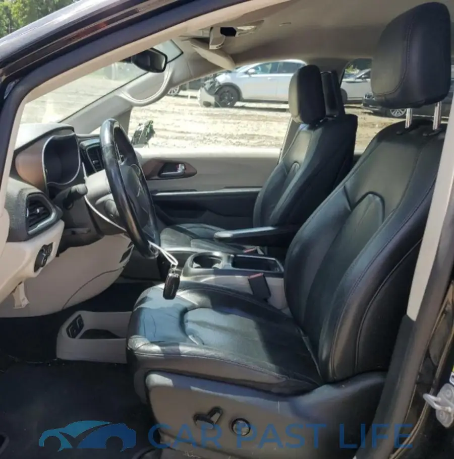 2C4RC1EG2JR132565# 7