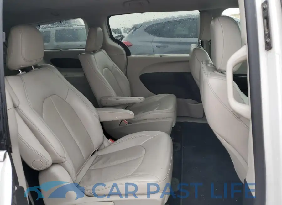 2C4RC1L7XJR124992# 11