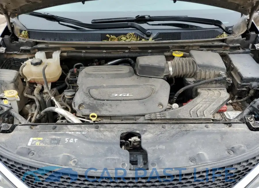 2C4RC1BG1JR153914# 12