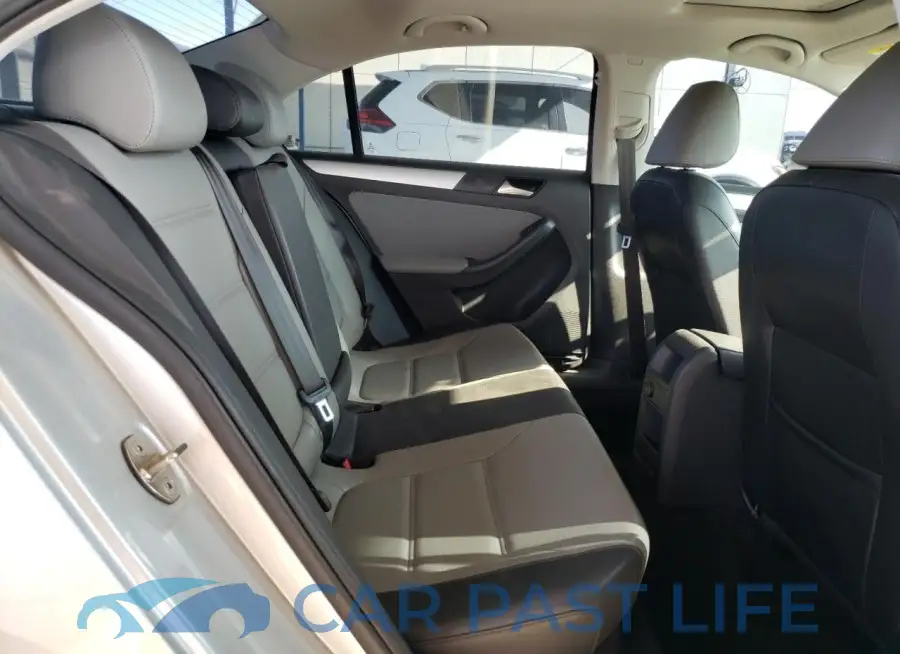 3VW637AJXGM217030# 10