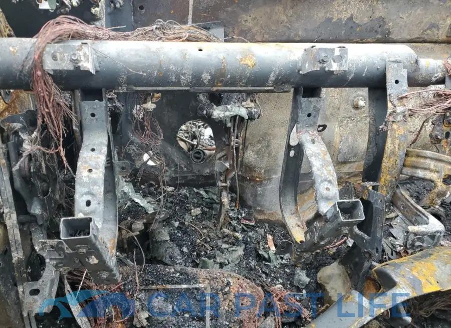 3C6UR5FL9KG656046# 9