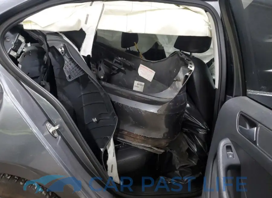 3VWLA7AJ7FM402899# 10