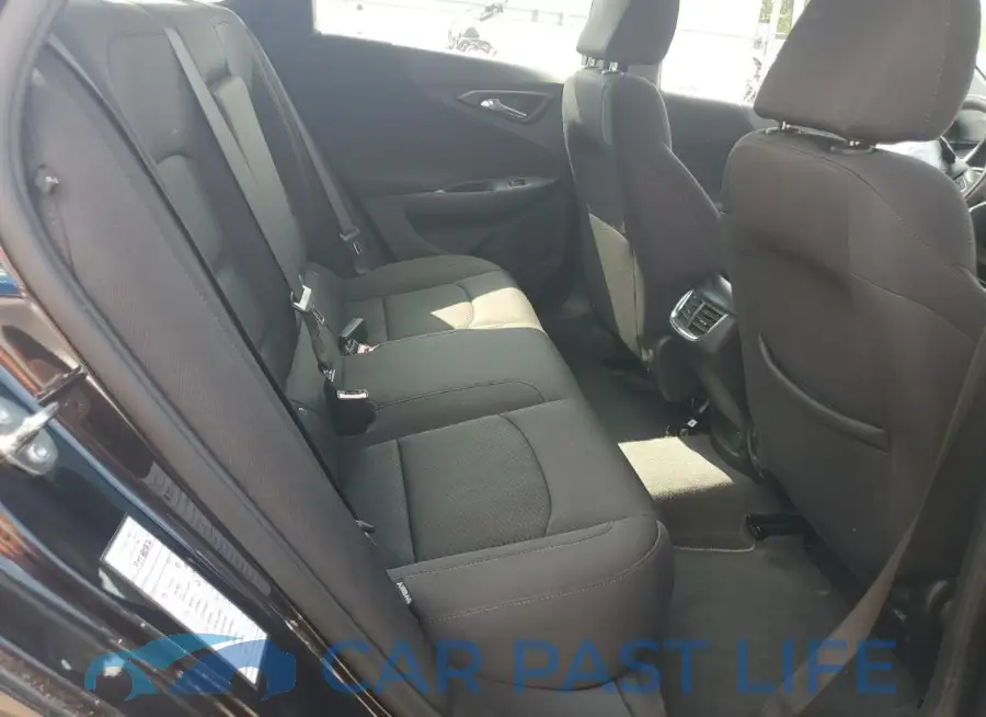 1G1ZD5ST3PF215632# 10