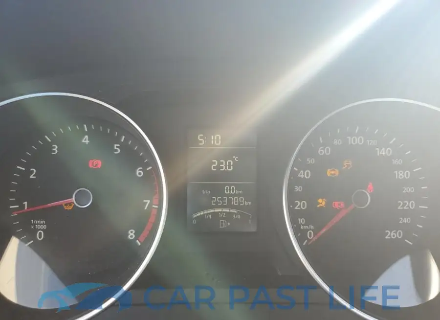 3VW1K7AJ8FM218463# 9