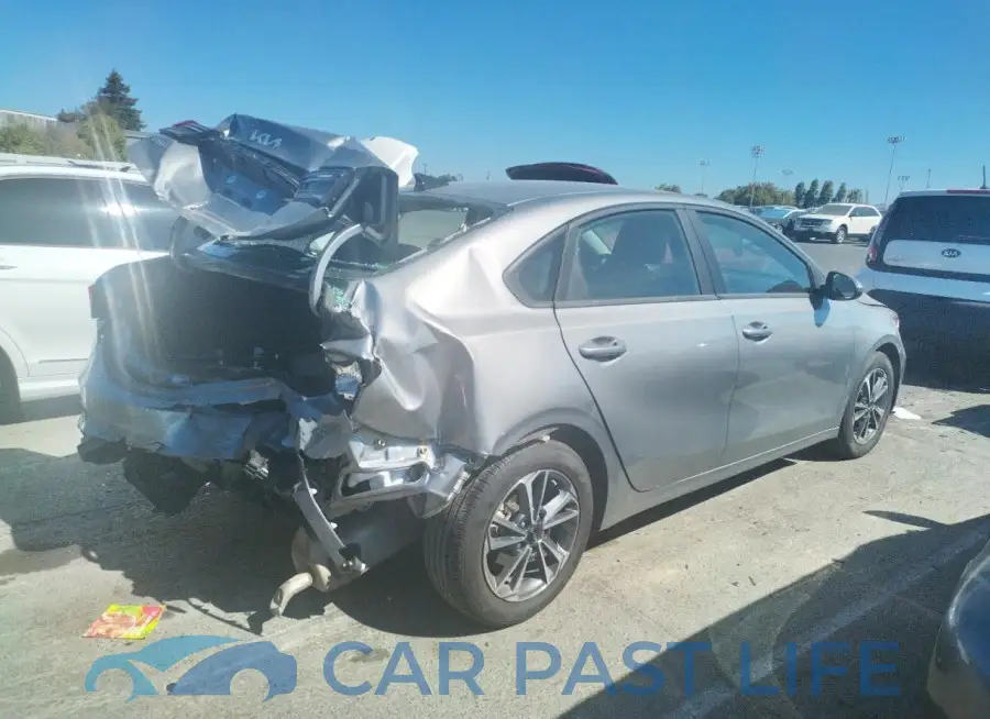 3KPF24AD8RE713374# 3