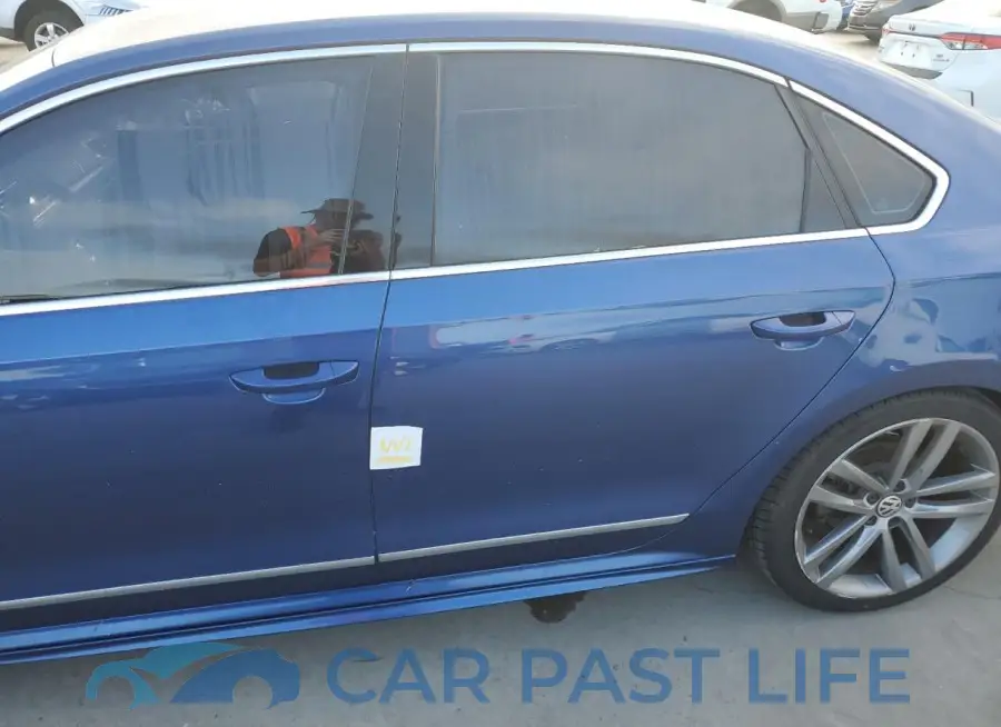 1VWDT7A38HC054776# 12
