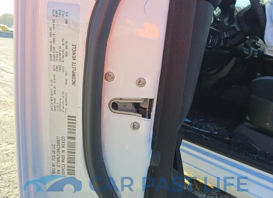 3C7WRLFL6RG344477# 13