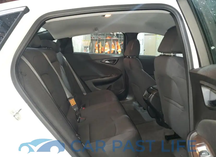 1G1ZD5ST7NF165573# 10
