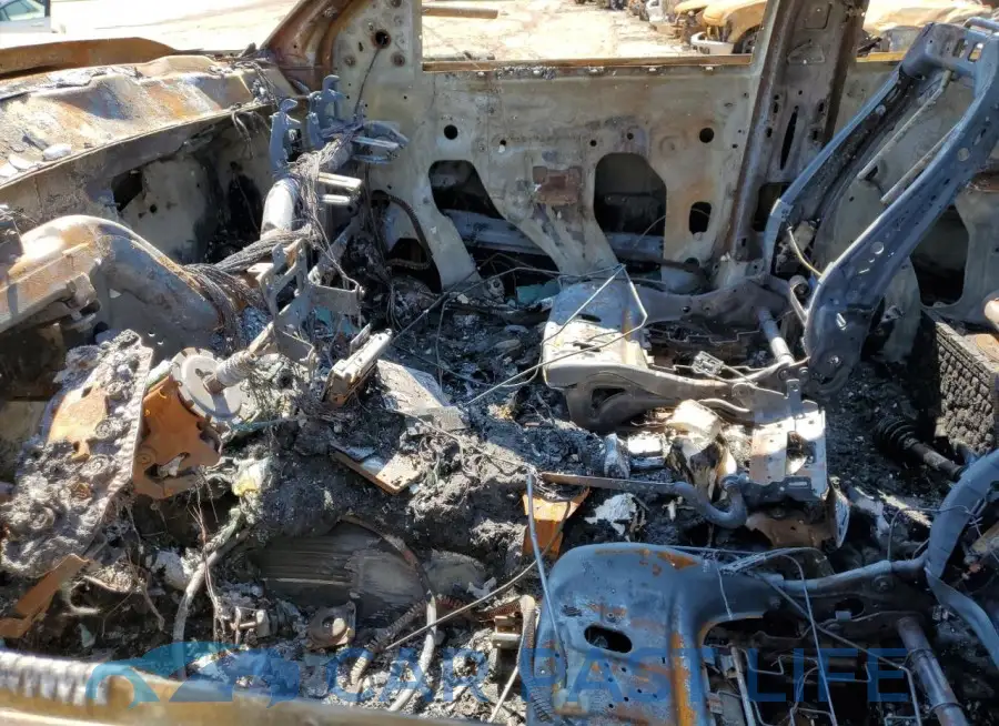 1GC1KVE8XGF262528# 7