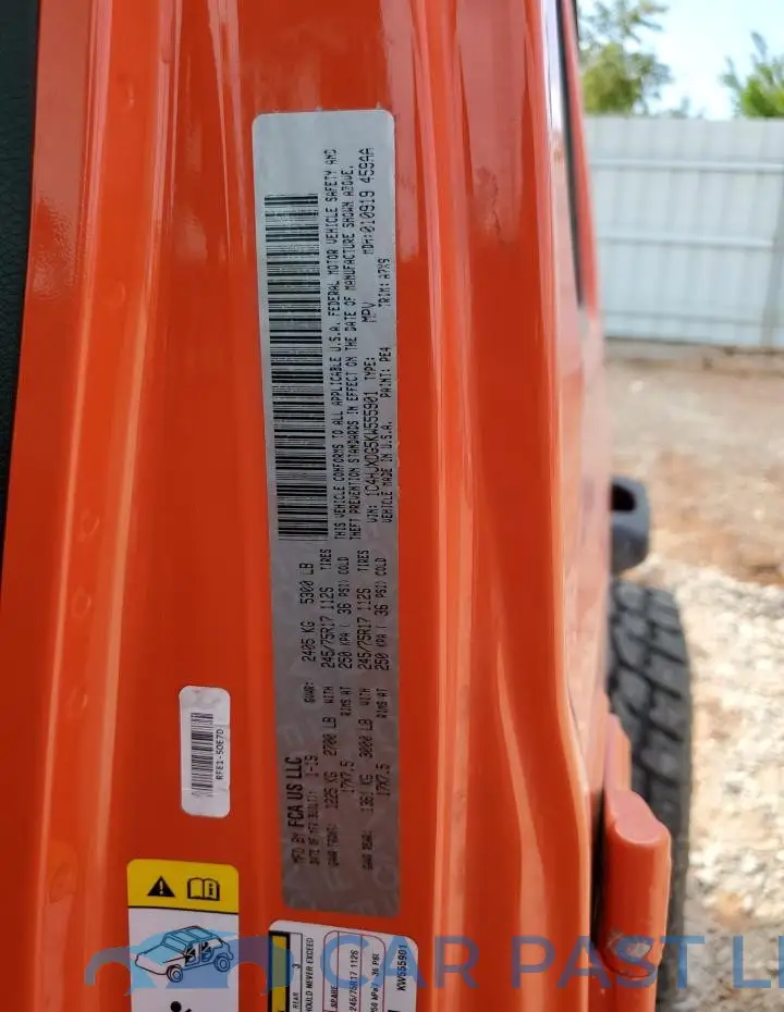 1C4HJXDG5KW555901# 14