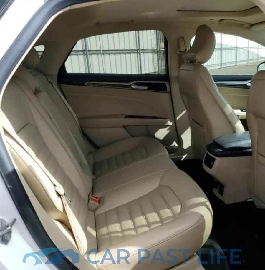 3FA6P0PU6GR195858# 10