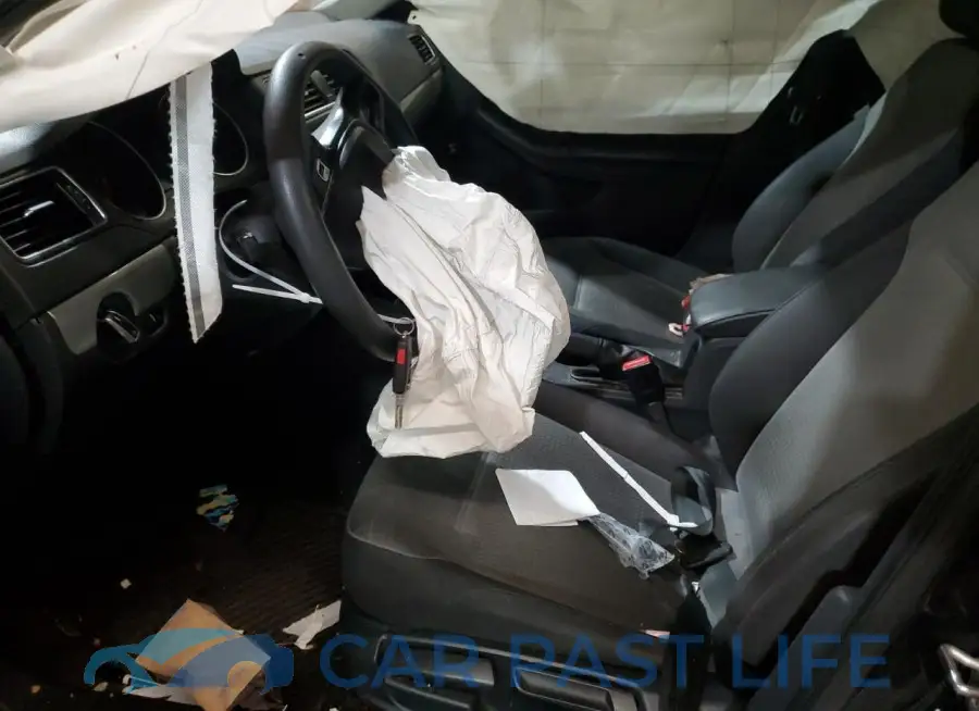 3VW2B7AJ2HM390642# 7