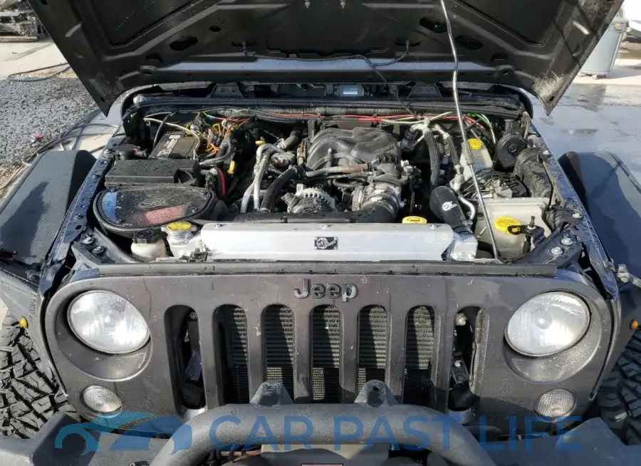 1C4BJWDG8JL812324# 12