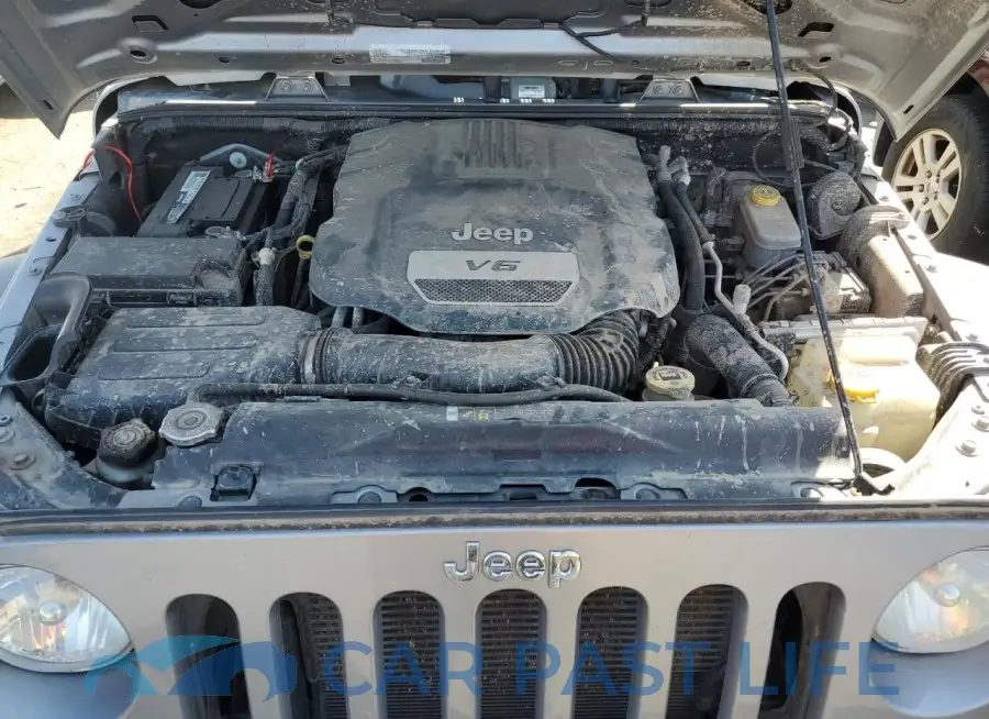 1C4BJWDG5JL828612# 11