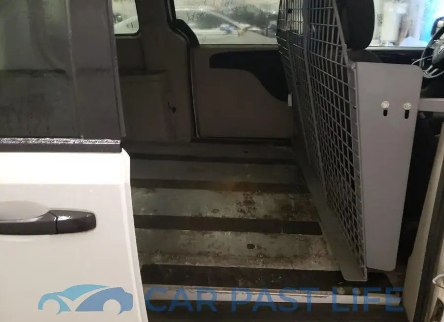 2C4JRGAG9FR531873# 11