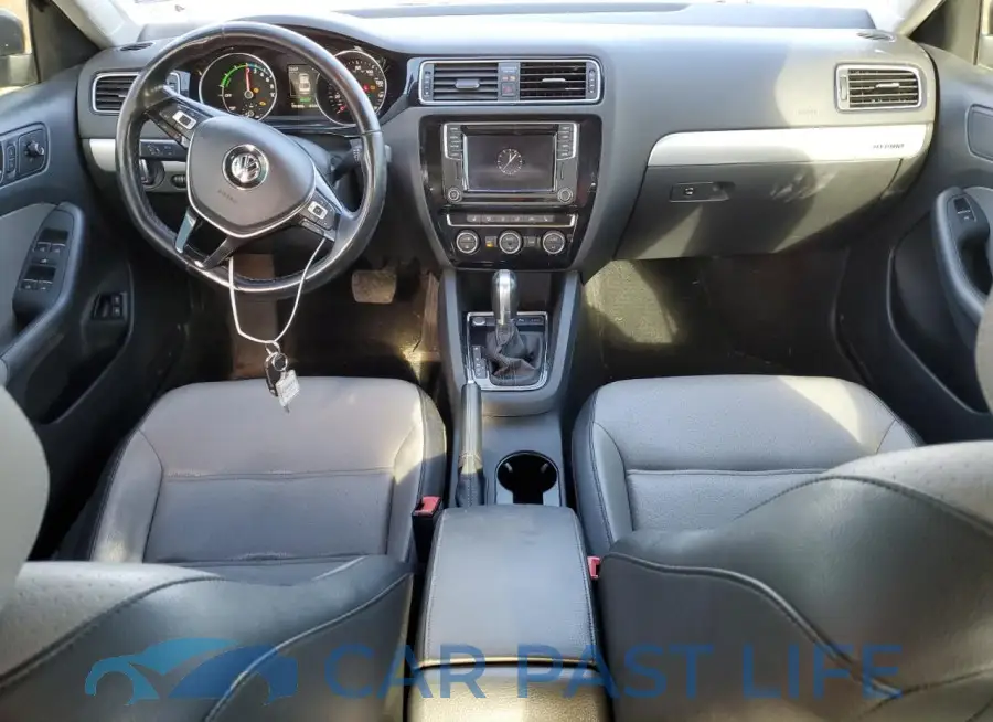 3VW637AJ8GM212182# 8