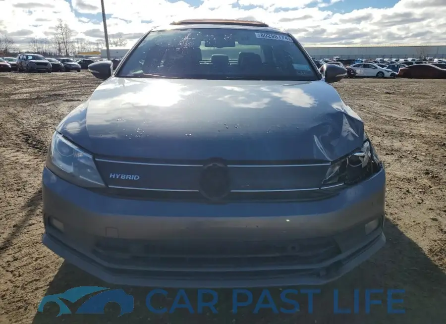 3VW637AJ8GM212182# 5