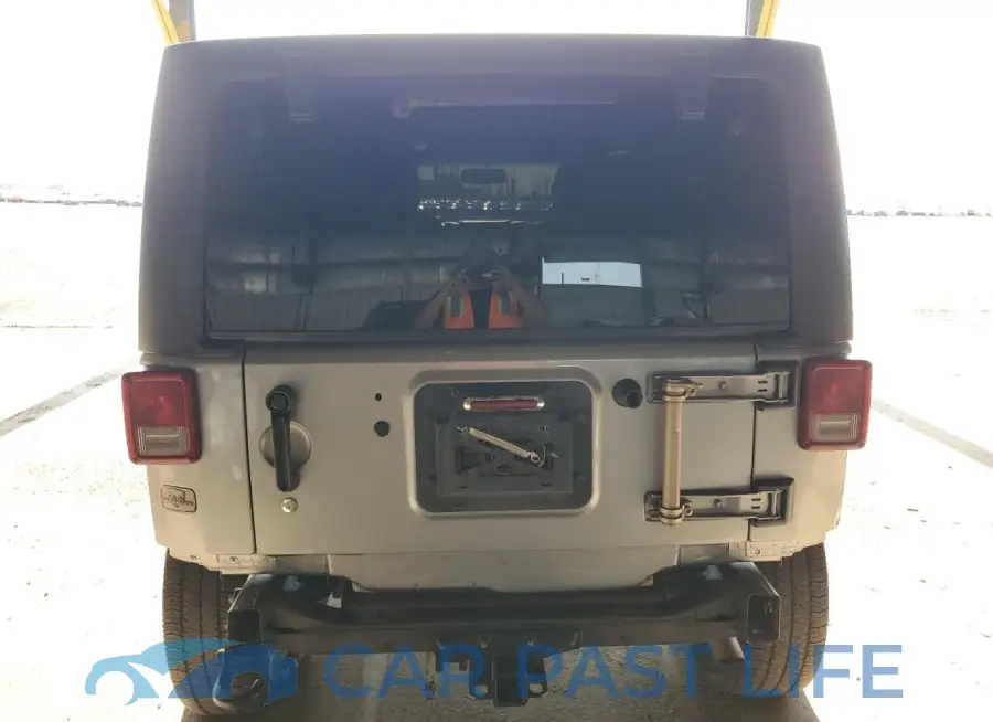1C4BJWDG9JL835725# 6