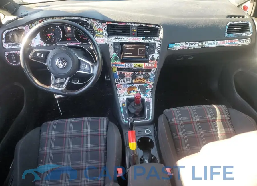 3VW5T7AU0FM095282# 8
