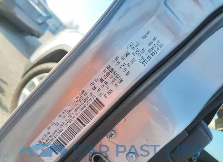 1C4PJLCB6JD597059# 12