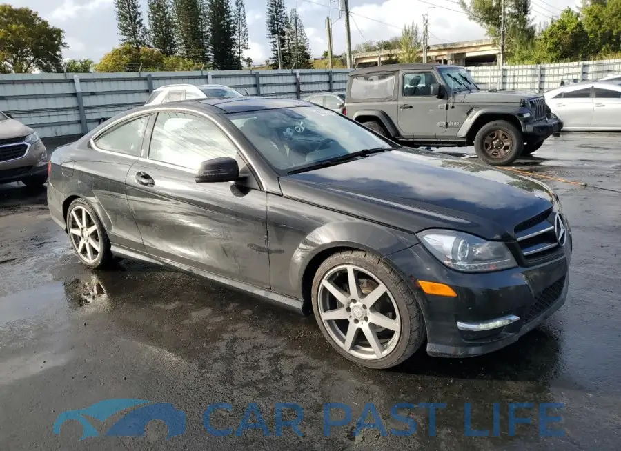 WDDGJ4HB6FG372795# 4