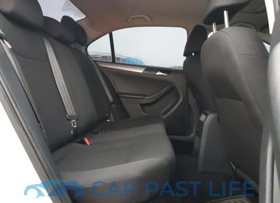 3VW2K7AJ8FM347565# 10