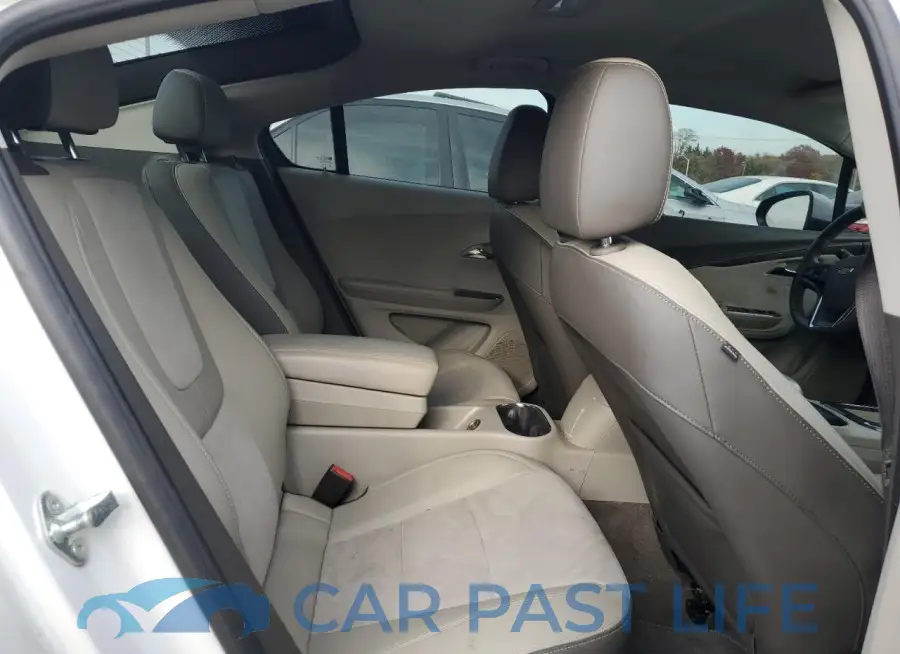 1G1RB6E44FU111175# 10