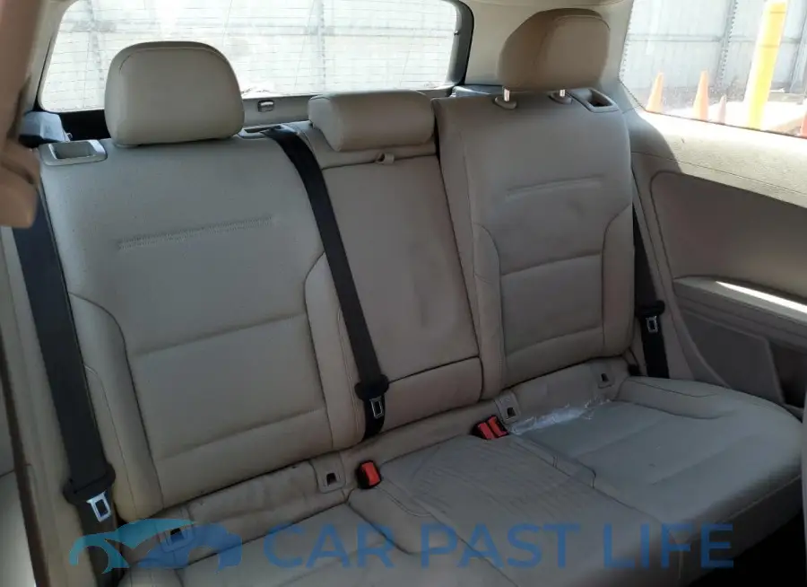3VW817AU4FM067214# 10