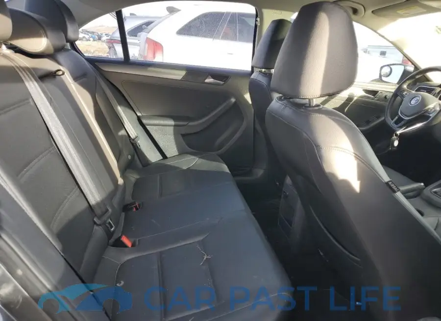 3VWLA7AJ2FM266228# 10