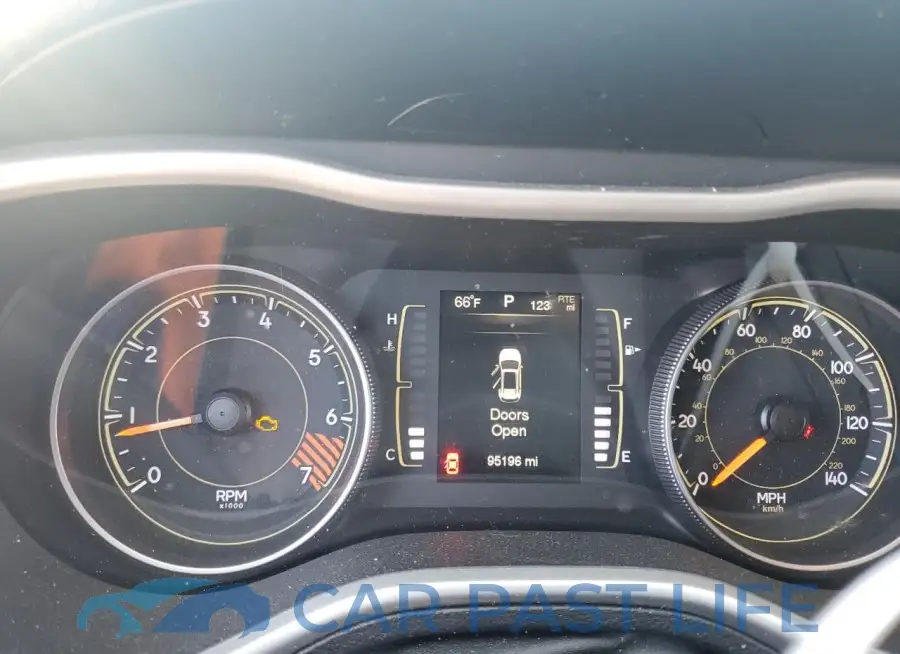 1C4PJLCB5FW553825# 9